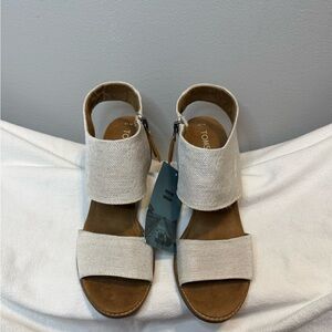 Toms Cream Sandals Minimalist Design